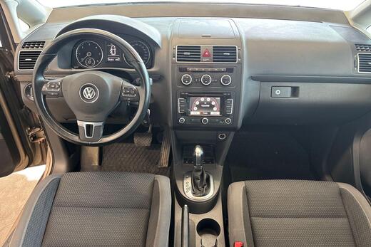 Volkswagen Touran vaihtoauto
