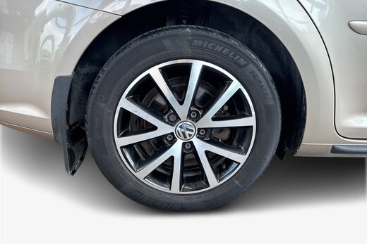 Volkswagen Touran vaihtoauto