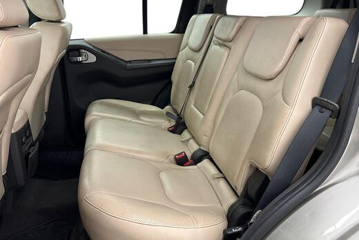Nissan Pathfinder vaihtoauto