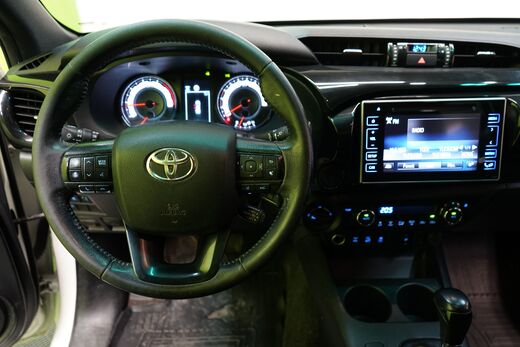 Toyota Hilux vaihtoauto