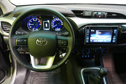 Toyota Hilux vaihtoauto