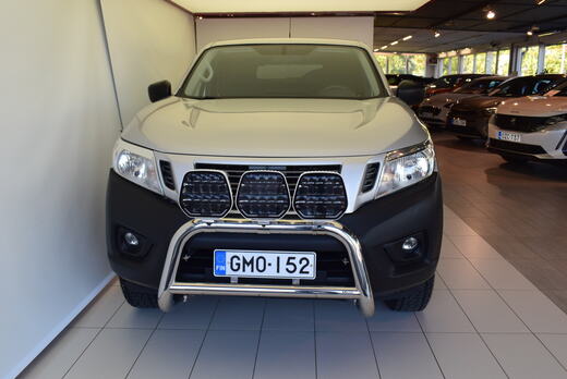 Nissan Navara vaihtoauto