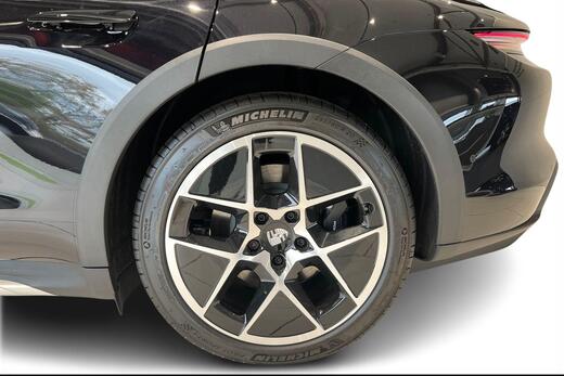 Porsche Taycan vaihtoauto