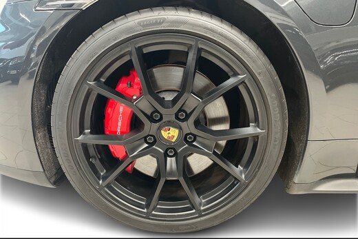 Porsche Taycan vaihtoauto