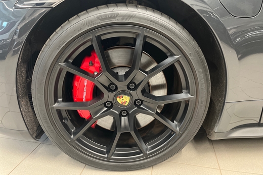 Porsche Taycan vaihtoauto
