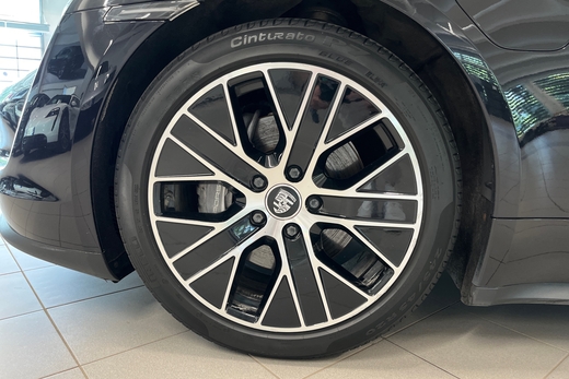 Porsche Taycan vaihtoauto
