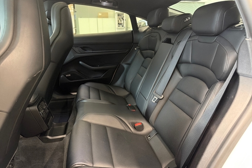 Porsche Taycan vaihtoauto