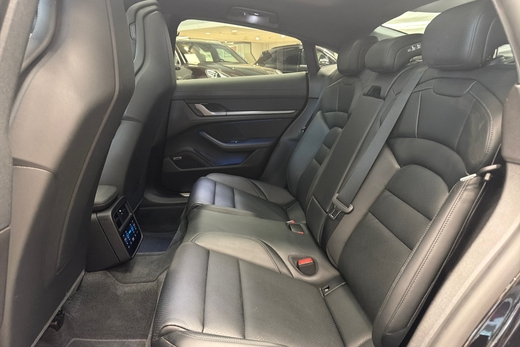 Porsche Taycan vaihtoauto