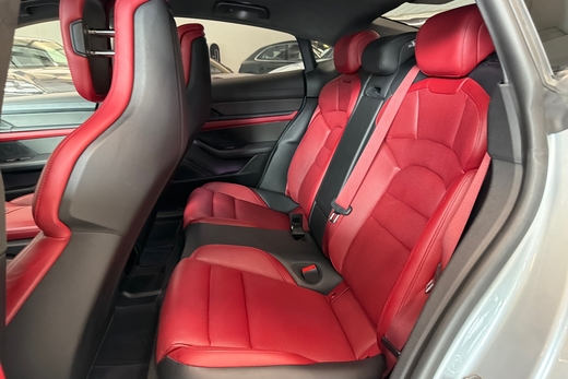 Porsche Taycan vaihtoauto