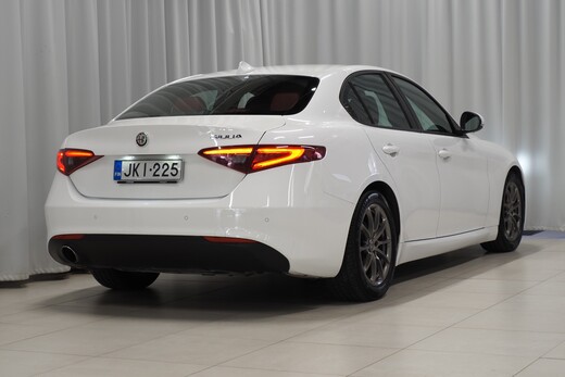 Alfa Romeo Giulia vaihtoauto