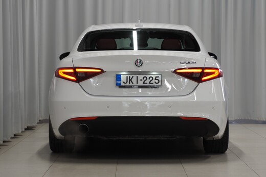 Alfa Romeo Giulia vaihtoauto