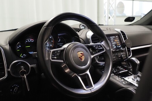 Porsche Cayenne vaihtoauto