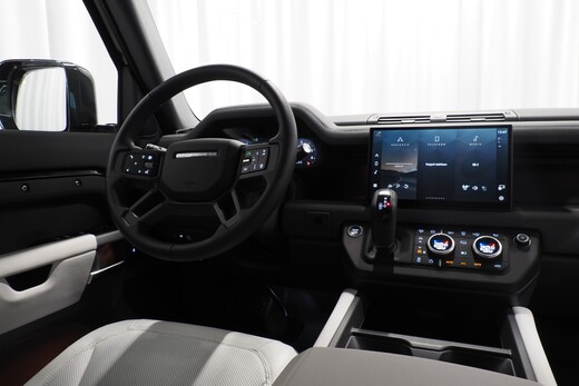 Land Rover Defender vaihtoauto