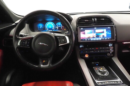 Jaguar F-PACE vaihtoauto