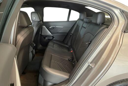 BMW i5 vaihtoauto