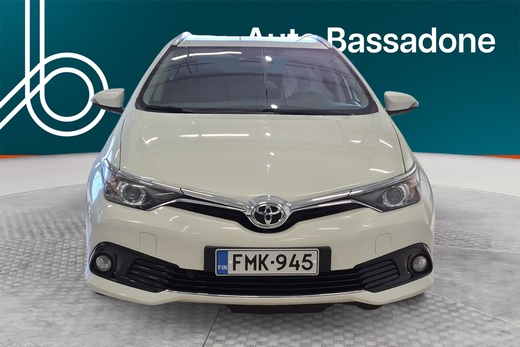 Toyota Auris vaihtoauto