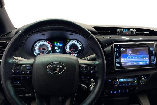 Toyota Hilux vaihtoauto