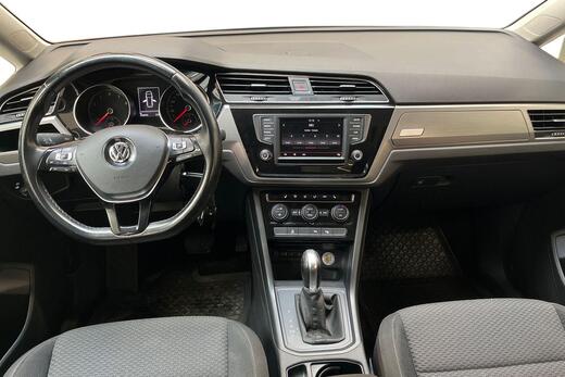 Volkswagen Touran vaihtoauto