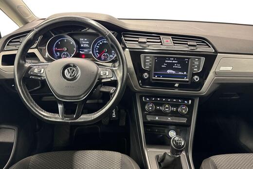 Volkswagen Touran vaihtoauto