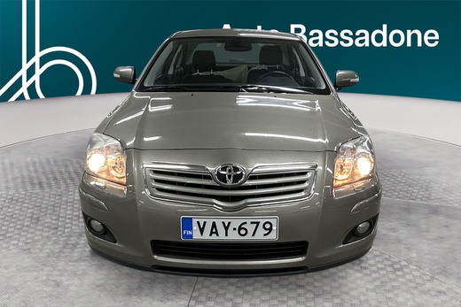 Toyota Avensis vaihtoauto