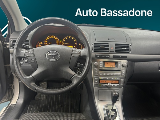 Toyota Avensis vaihtoauto