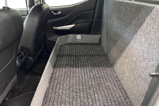 Nissan Navara vaihtoauto