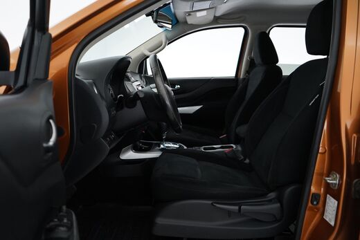 Nissan Navara vaihtoauto