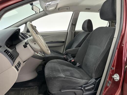 Mitsubishi Grandis vaihtoauto