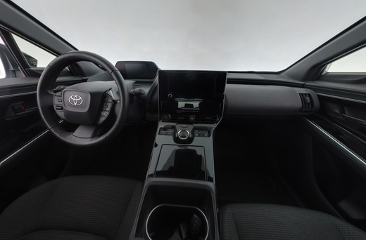 Toyota bZ4X vaihtoauto