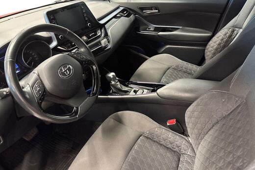 Toyota C-HR vaihtoauto