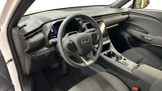 Lexus LBX vaihtoauto