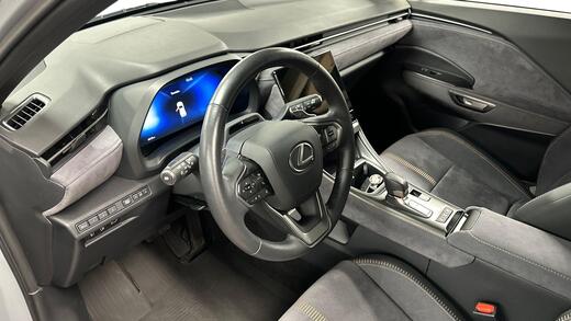 Lexus LBX vaihtoauto