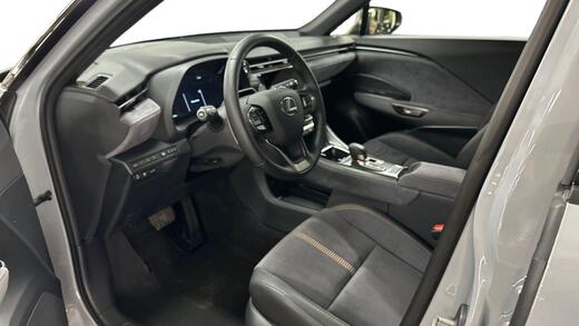 Lexus LBX vaihtoauto