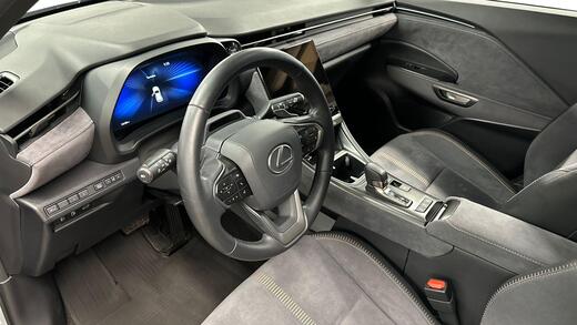 Lexus LBX vaihtoauto