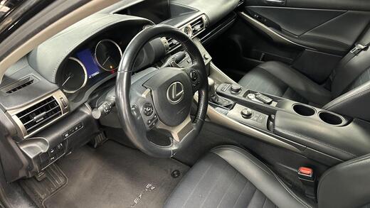 Lexus IS vaihtoauto