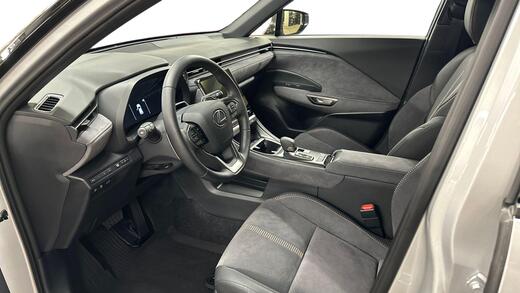 Lexus LBX vaihtoauto