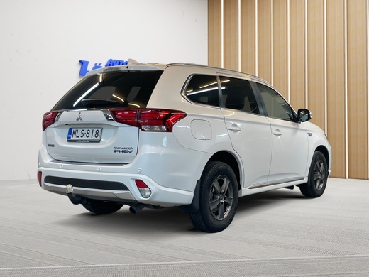 Mitsubishi Outlander PHEV vaihtoauto