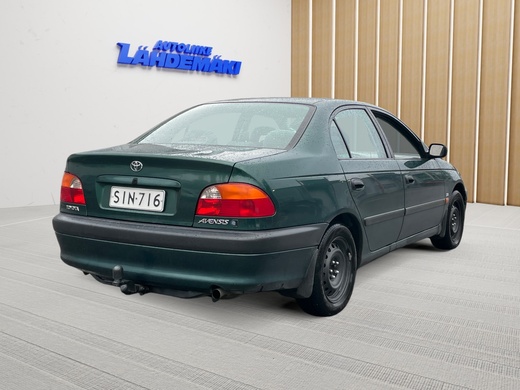 Toyota Avensis vaihtoauto