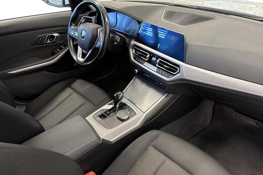 BMW 320 vaihtoauto