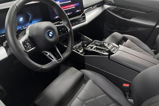BMW i5 M60 vaihtoauto