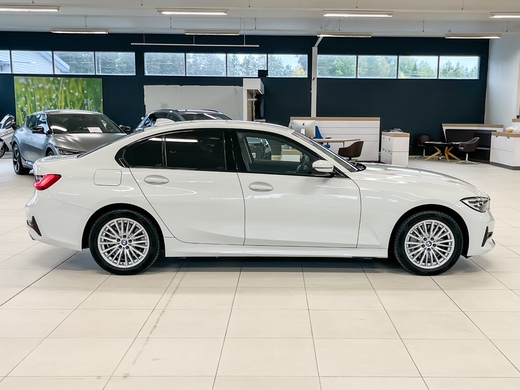 BMW 330 vaihtoauto
