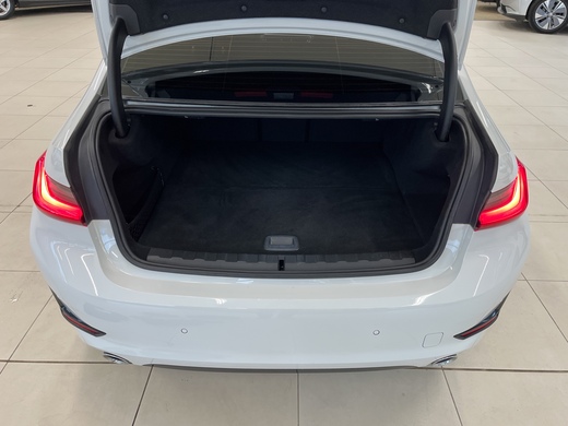 BMW 330 vaihtoauto
