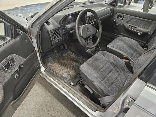 Mazda 323 vaihtoauto
