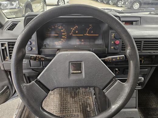 Mazda 323 vaihtoauto