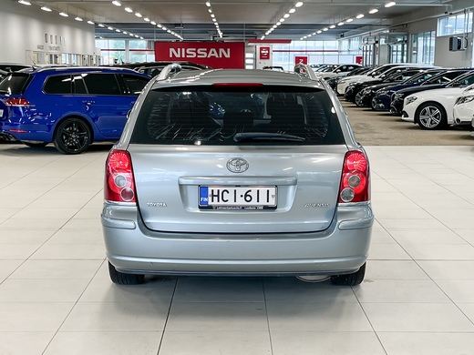 Toyota Avensis vaihtoauto