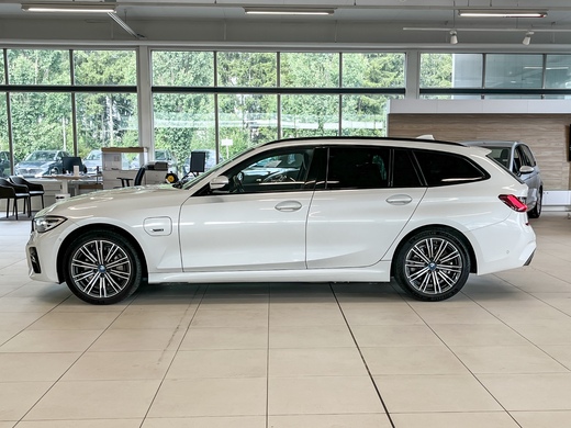 BMW 330 vaihtoauto