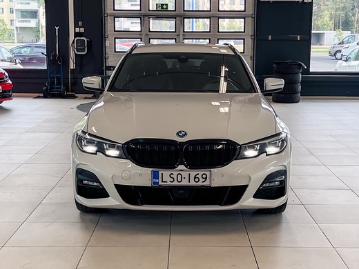 BMW 330 vaihtoauto