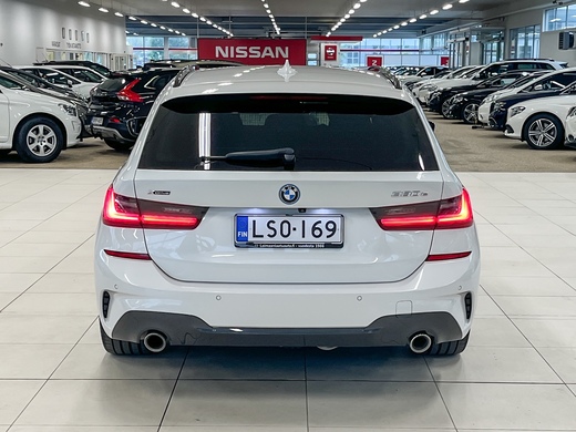 BMW 330 vaihtoauto