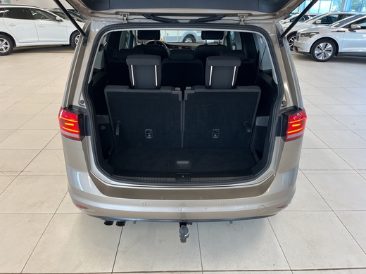 Volkswagen Touran vaihtoauto