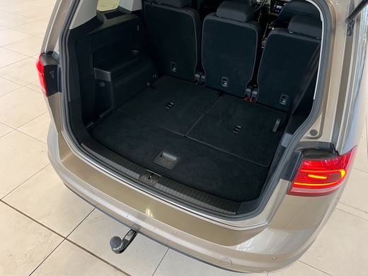 Volkswagen Touran vaihtoauto